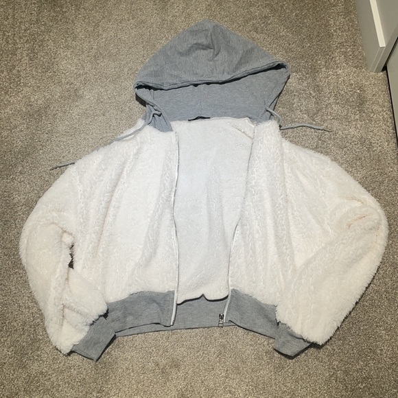 🥛 Fuzzy detail hoody 🥛 - Picture 3 of 3